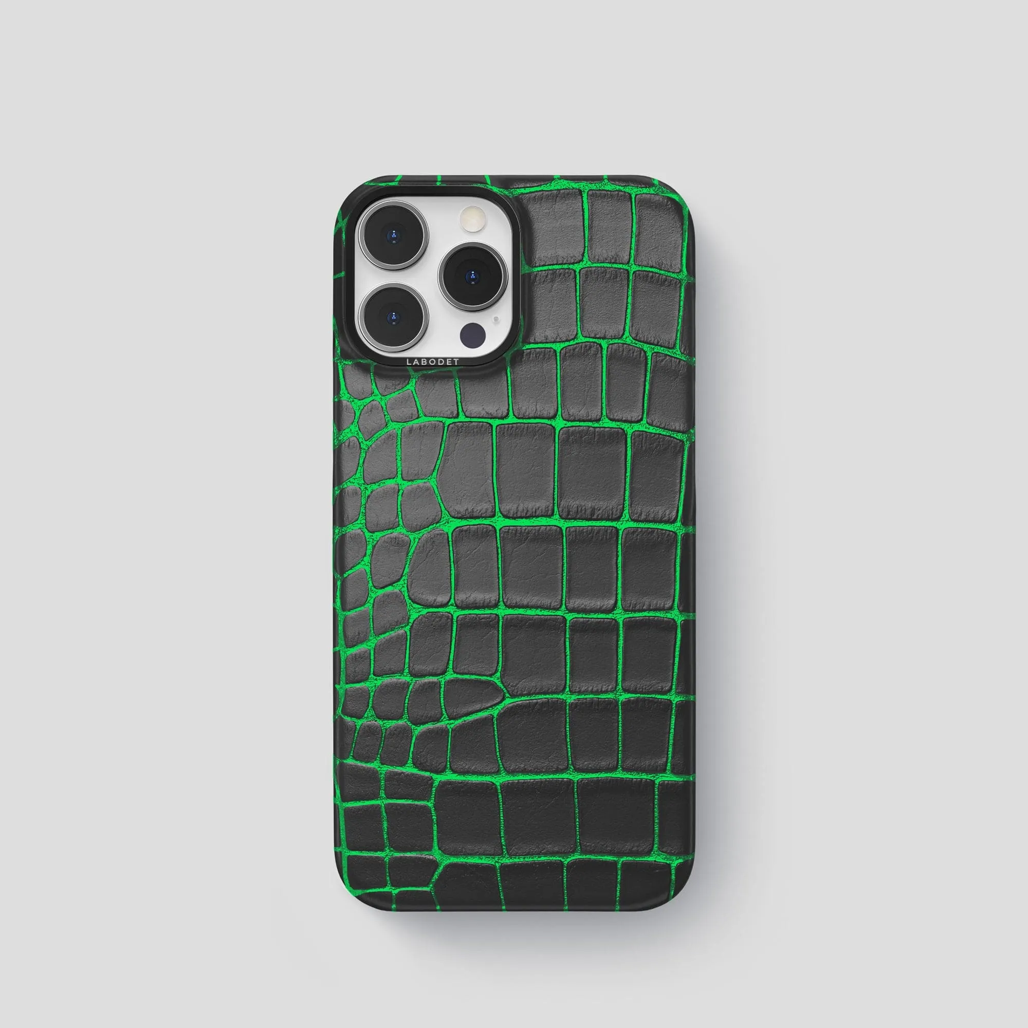 Classic Case For iPhone 15 Pro In Luminescent Alligator Luxury Texture Finish