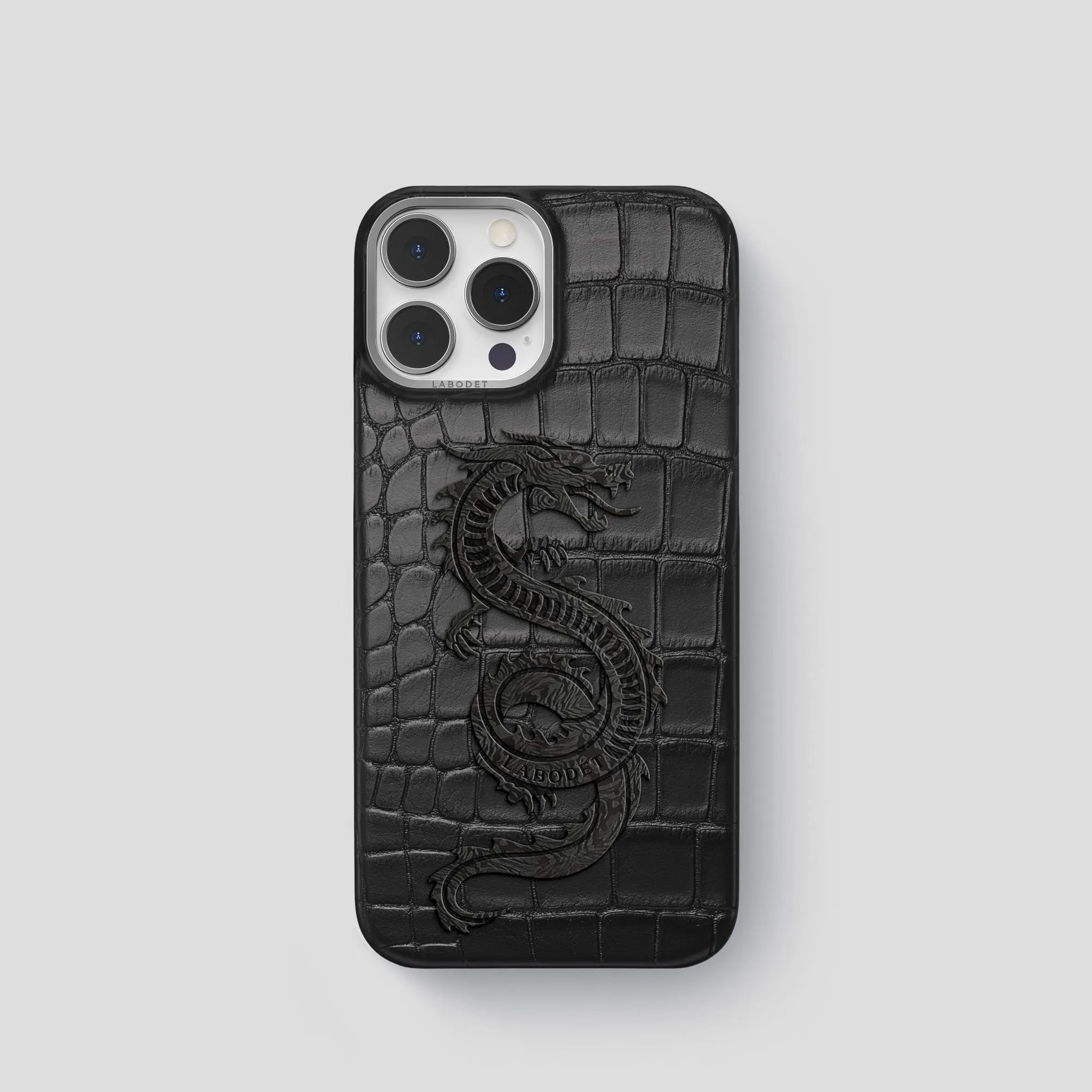 Classic Case With Carbon Dragon For iPhone 15 Pro In Alligator Tactile Buttons