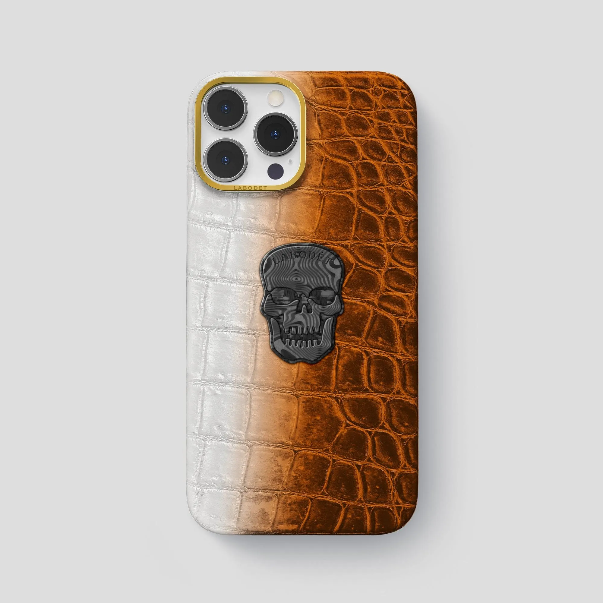 Classic Case With Carbon Skull For iPhone 15 Pro Max In Himalayan Crocodile Transparent Look