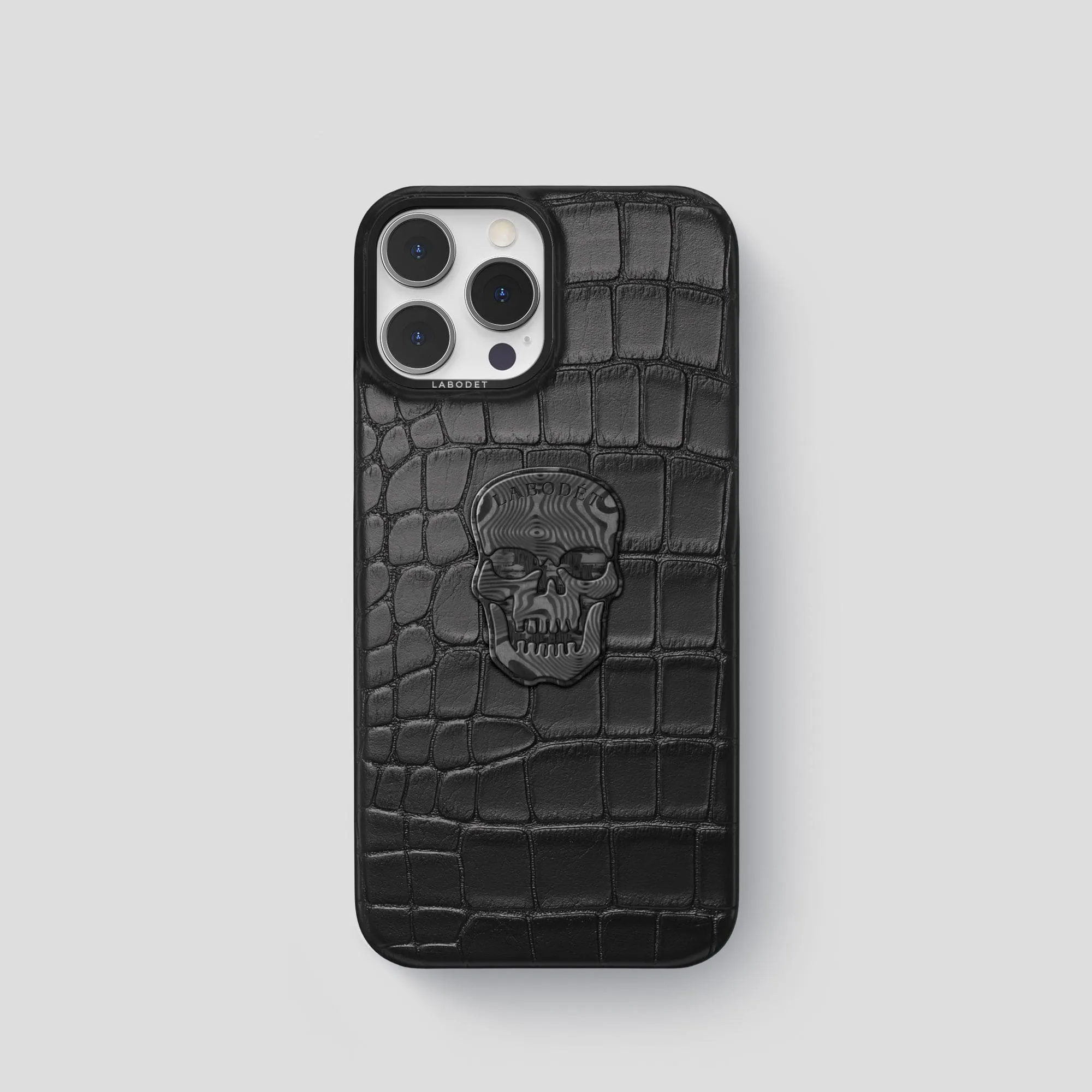 Classic Case With Carbon Skull For iPhone 15 Pro In Alligator Shock Layer Smooth Edge Design