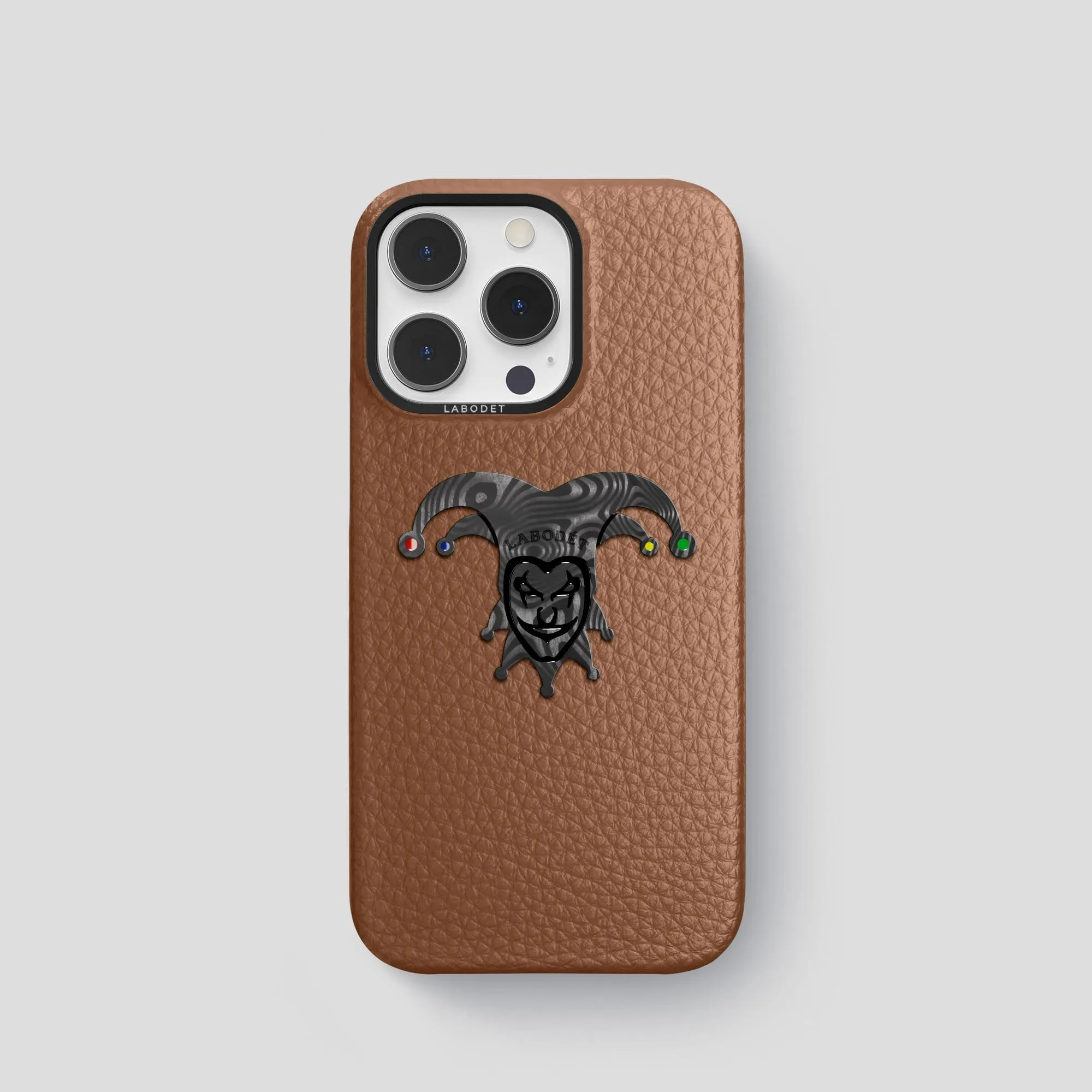 Classic Case With Carbon Joker For iPhone 15 Pro In Calf Practical Look